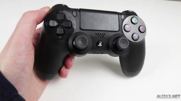 原装的太不耐磨！如何给PS4手柄装上XB1手柄摇杆