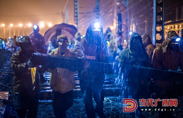 清晨换岔伴风雨