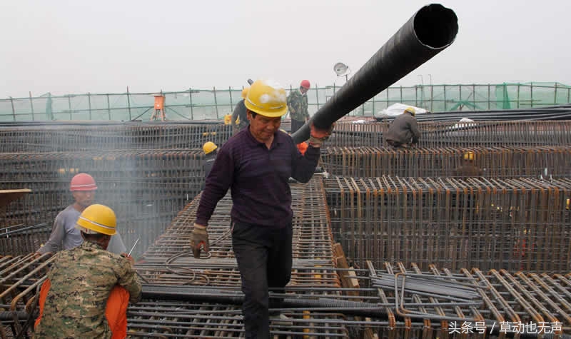 脊梁承重汗泪交织：农民工艰辛背后的无声呐喊
