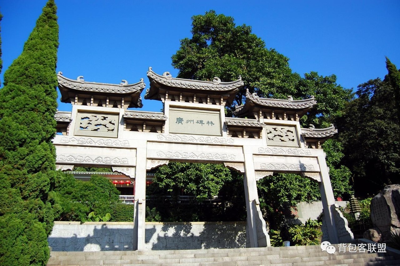云台花园坐落在风景秀丽的白云山入口处,位于白云山风景区南面的三台