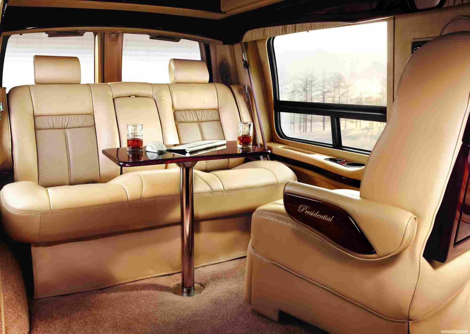 王宝强添两女助理,换新保姆车,盘点明星最爱的几款保姆车