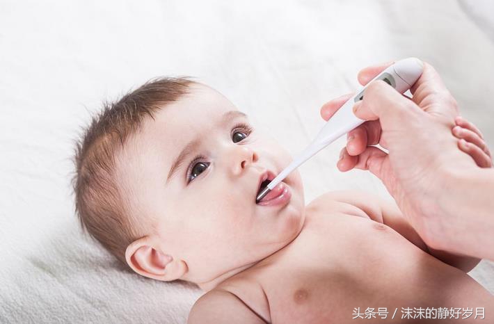 第一次遭遇疫苗接种后发烧，八月龄的小二宝好委屈