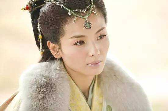 明星刘涛的颧骨:"成也颧高,败也颧高"