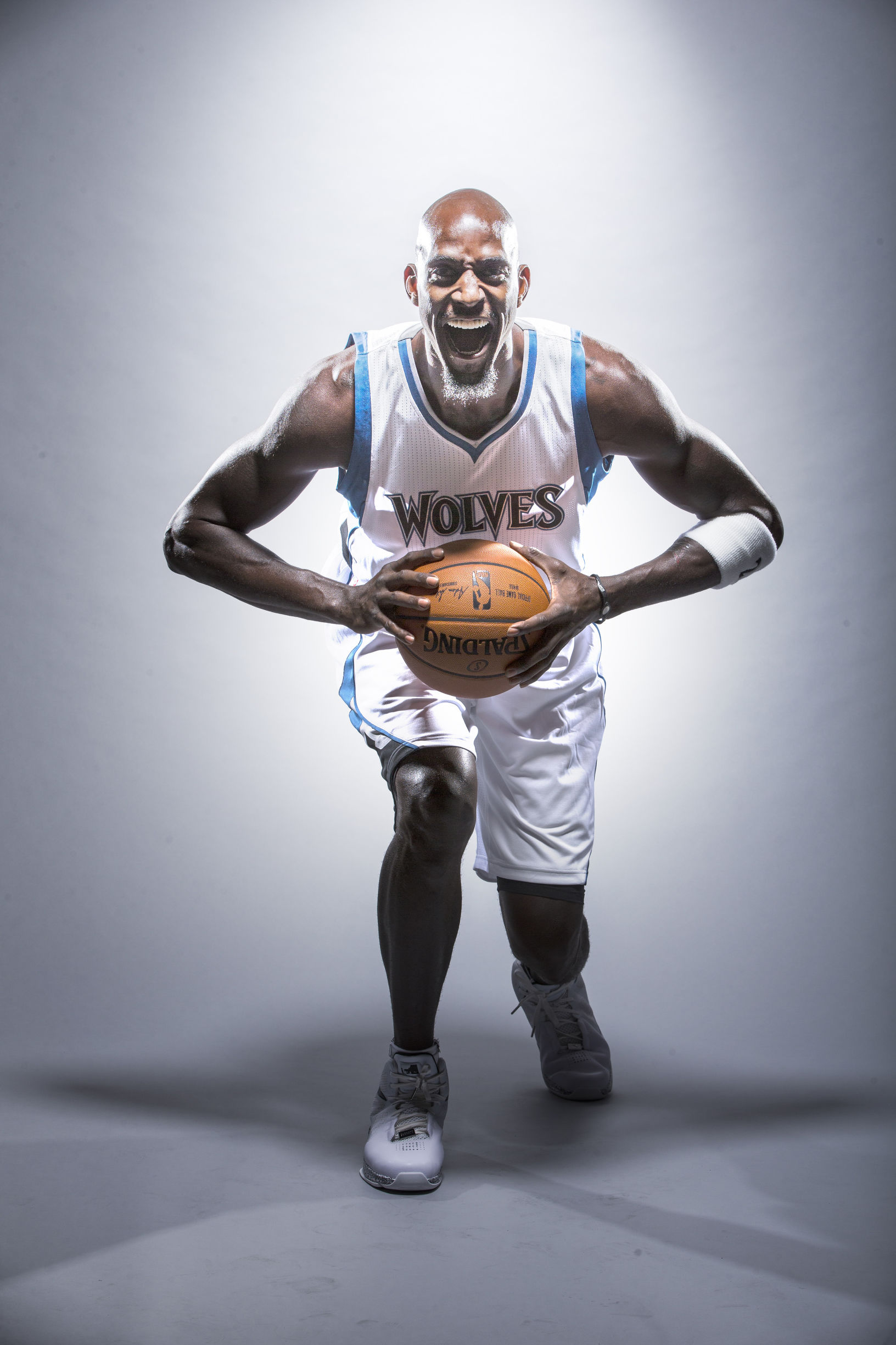 大前锋凯文.加内特(图解|凯文·加内特生涯回顾:十年踪迹十年心)