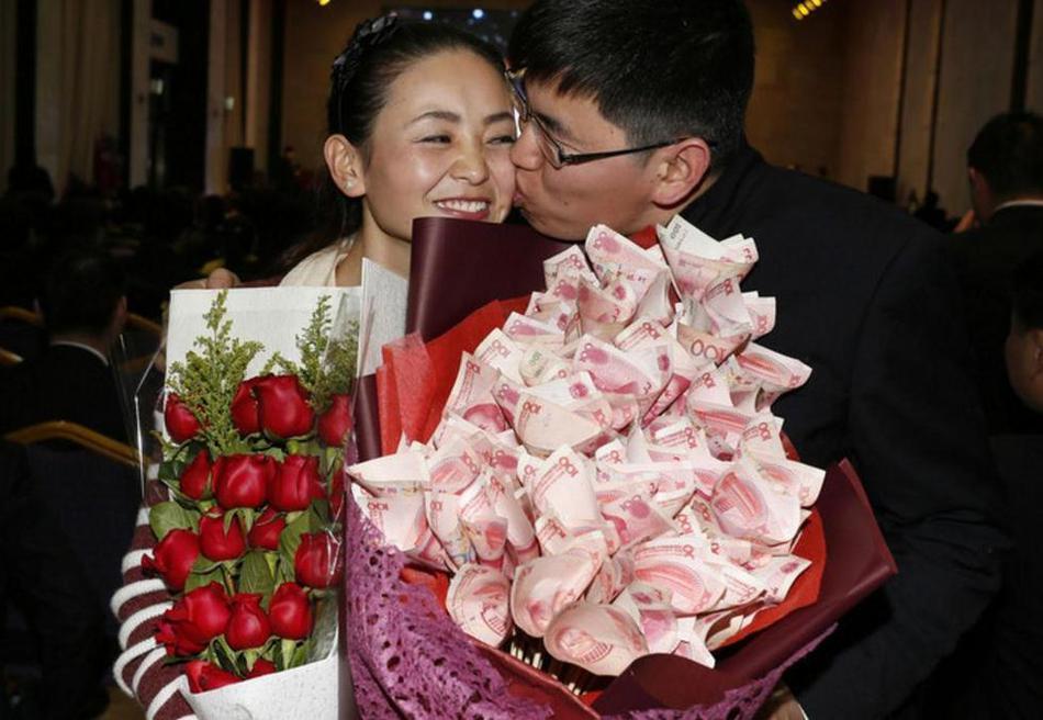 1314元人民币扎花图片 人民币叠玫瑰花简单方法 - 时代开运网