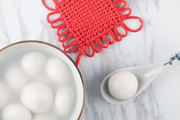 同是被用人单位开除，为什么他能得到赔偿，而你就得不到？