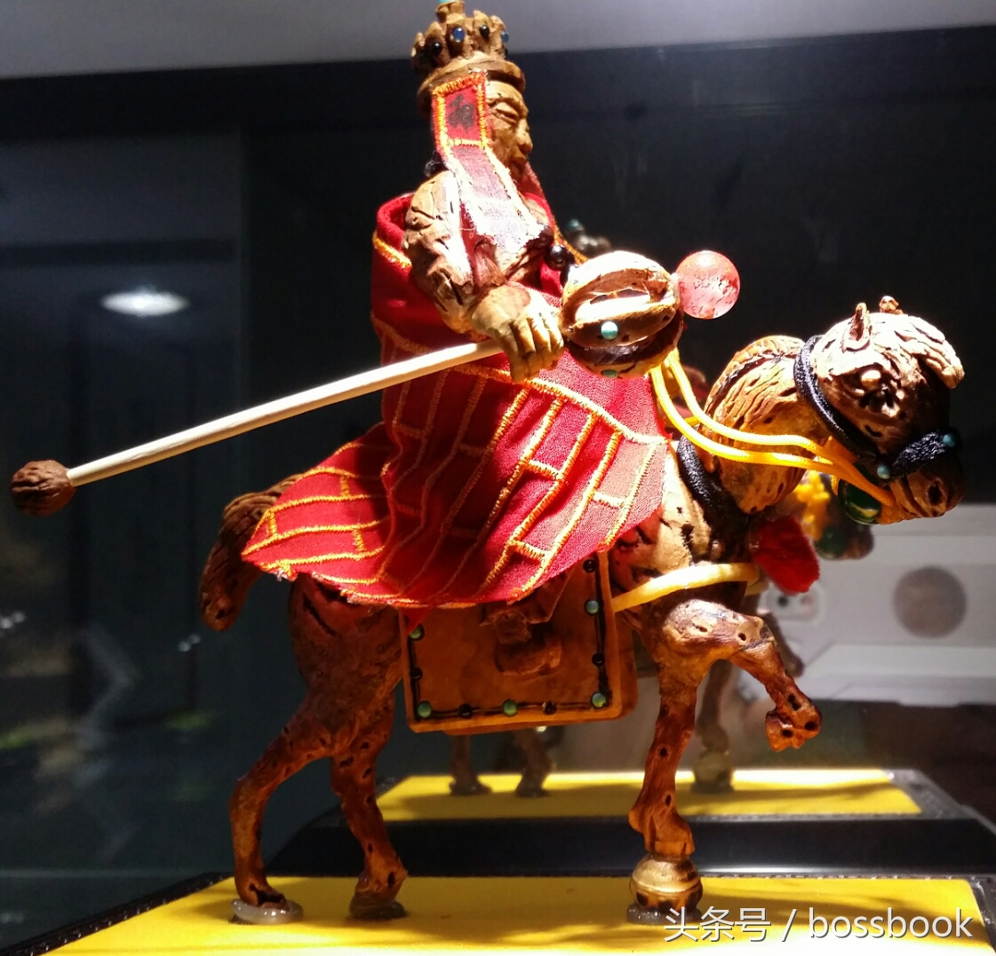 厉害了word哥，他用核桃雕出了西游记、十八罗汉屡获大奖