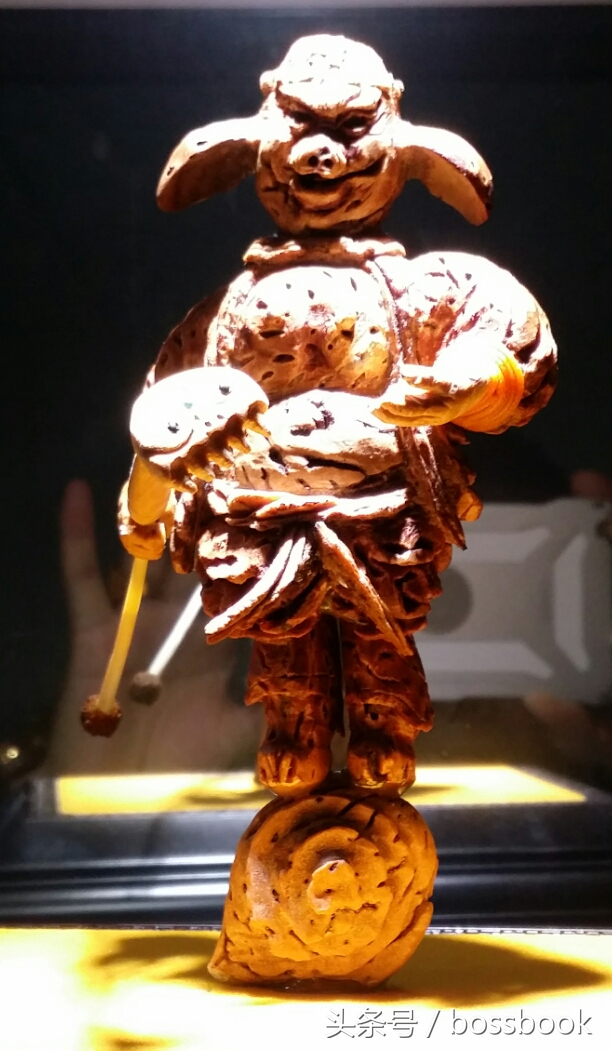 厉害了word哥，他用核桃雕出了西游记、十八罗汉屡获大奖