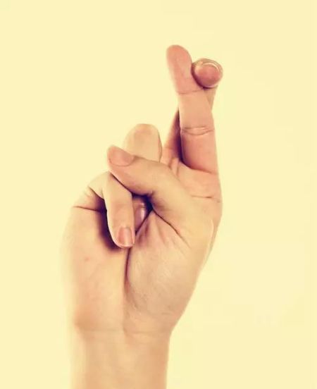 这个手势在中国并不广为人知.