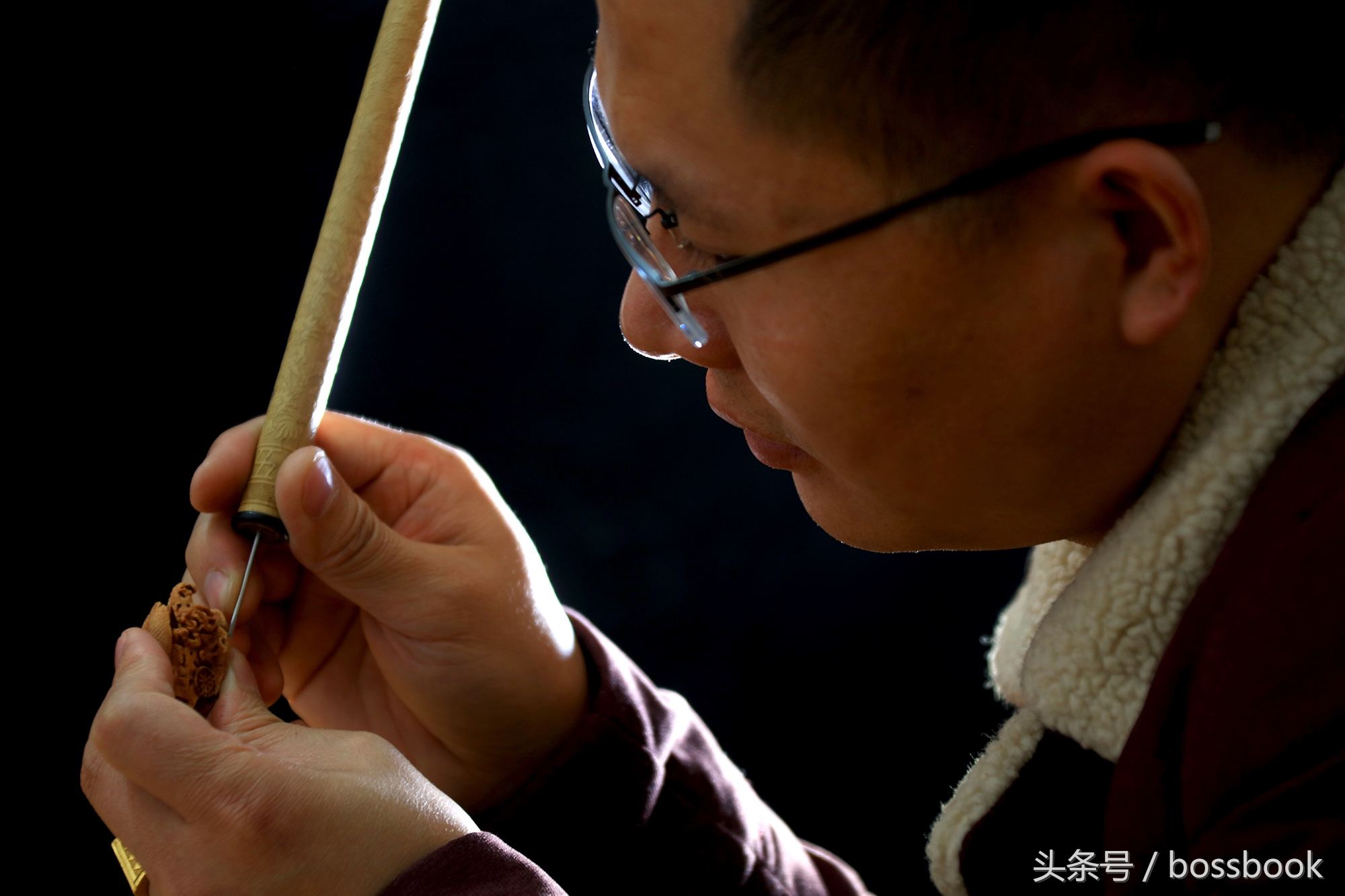 厉害了word哥，他用核桃雕出了西游记、十八罗汉屡获大奖