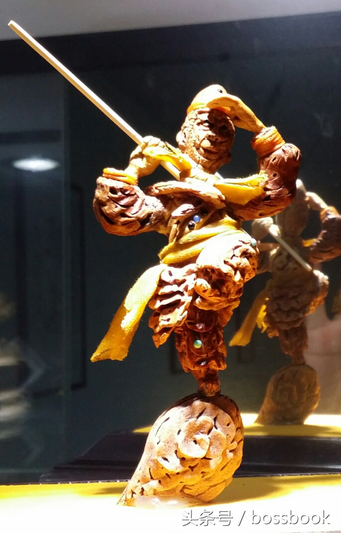 厉害了word哥，他用核桃雕出了西游记、十八罗汉屡获大奖