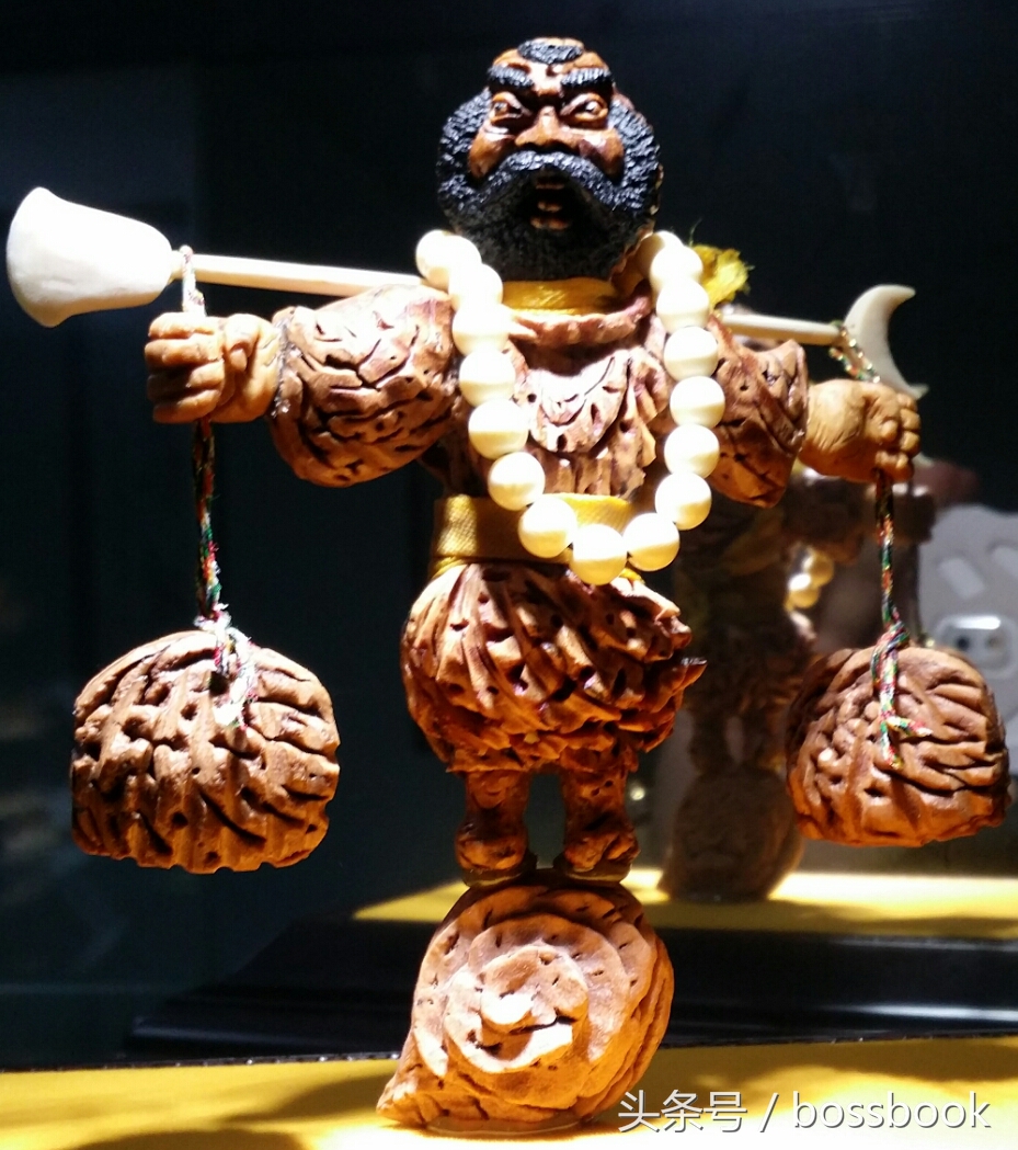 厉害了word哥，他用核桃雕出了西游记、十八罗汉屡获大奖