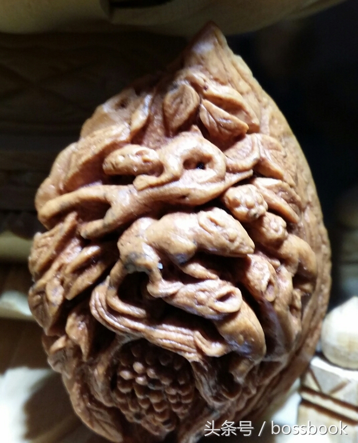 厉害了word哥，他用核桃雕出了西游记、十八罗汉屡获大奖