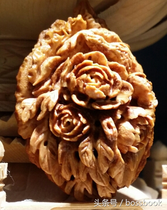 厉害了word哥，他用核桃雕出了西游记、十八罗汉屡获大奖