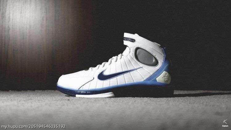 2004nike马刺篮球鞋款(诺维茨基签名的Zoom Huarache 2K4)