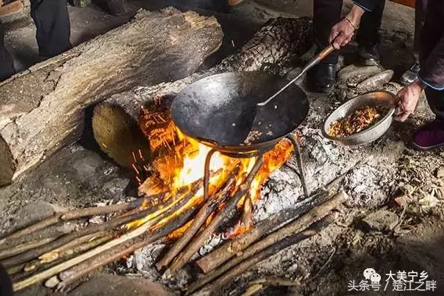 大年三十的火，正月十五的灯