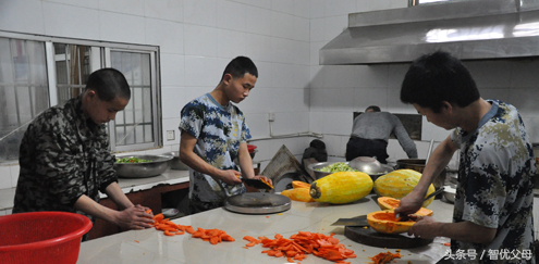 揭秘！戒网瘾学校的真实生活