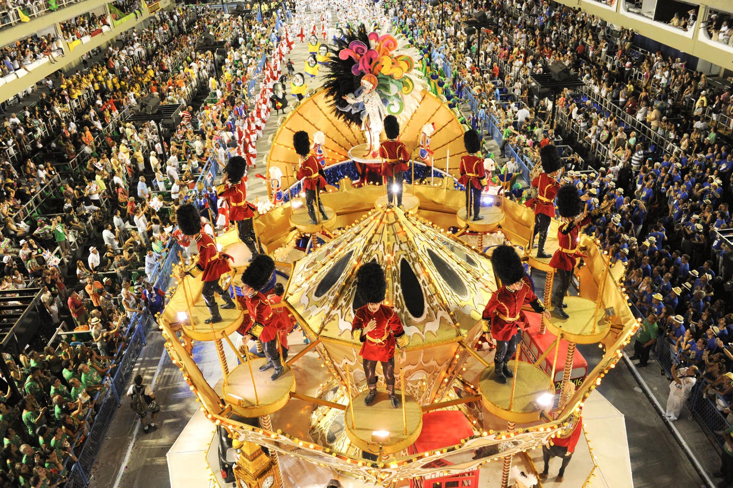 大概只有南半球这场群魔乱舞的狂欢节,才能跟春节媲美