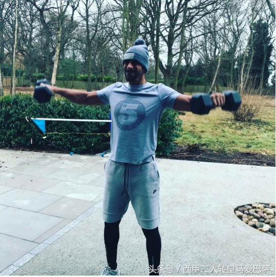 里奥·费迪南德,退役后把自己练得像头牛