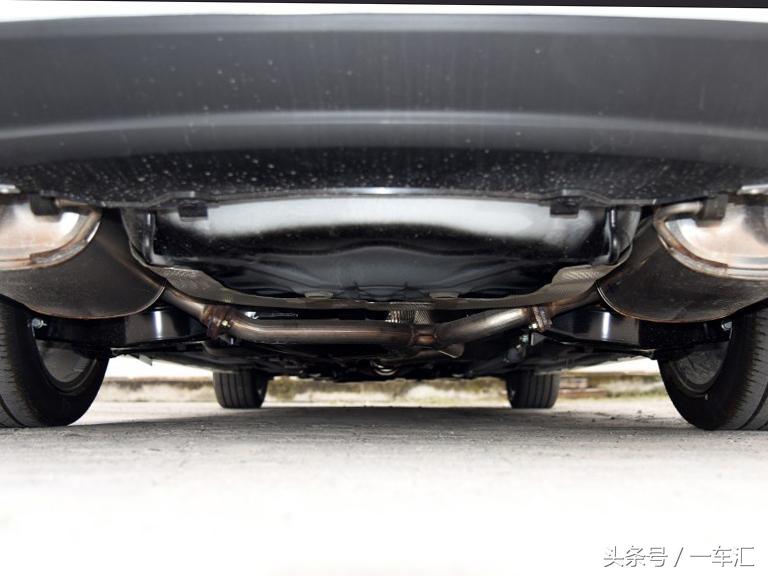 奔腾接盘马自达，十万出头配双叉臂悬挂，运动性能甩朗逸几条街