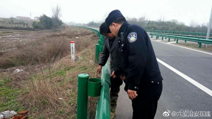 因道路阻挡无法进田作业，竟拧护栏上的螺丝以方便机械进出