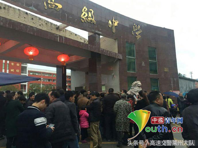 中学生持刀砍老师后被老师群殴致死—校园中何来如此多戾气？