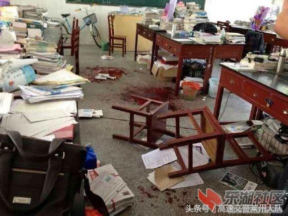 中学生持刀砍老师后被老师群殴致死—校园中何来如此多戾气？