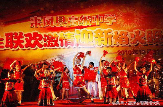 中学生持刀砍老师后被老师群殴致死—校园中何来如此多戾气？