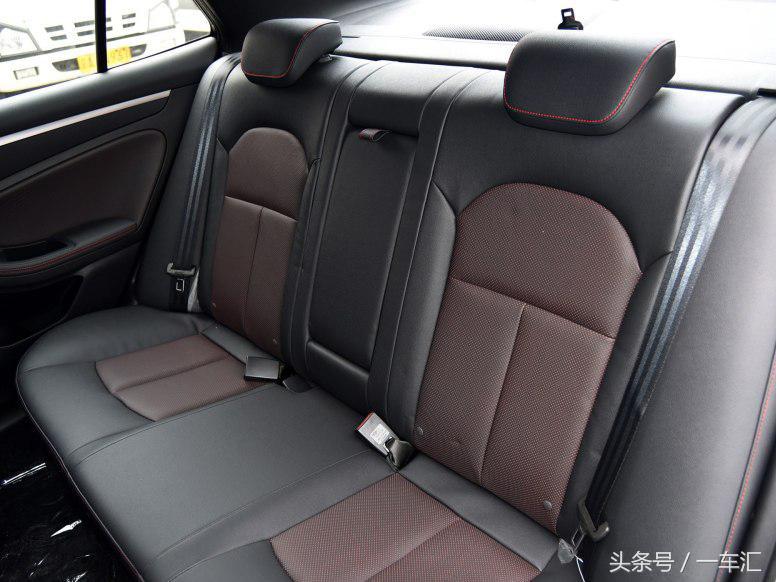 奔腾接盘马自达，十万出头配双叉臂悬挂，运动性能甩朗逸几条街