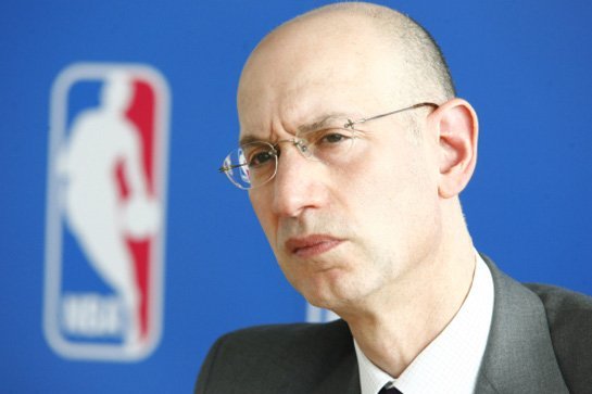 为什么nba现在轮休(如何破解NBA的轮休难题？罚款不行！最终解决方案全都是套路)