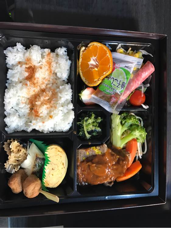 化妆师跟剧组到日本拍戏的伙食，晒给你们看