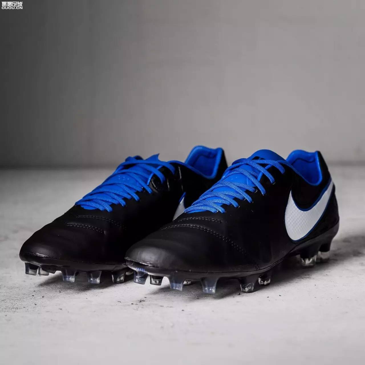 耐克传奇足球鞋(偷师puma?耐克传奇6"德比日"配色足球鞋)