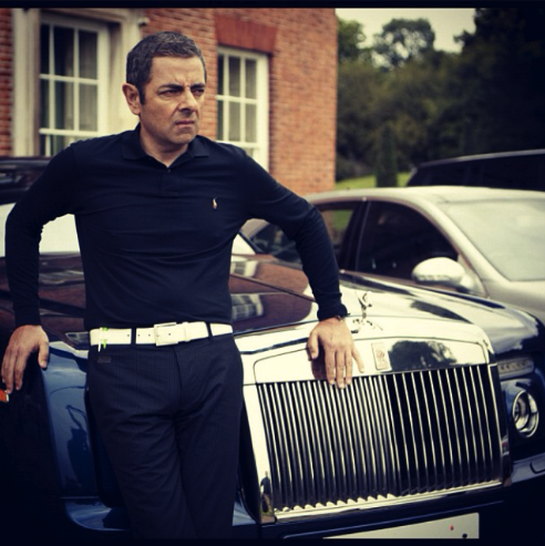 你原来认识的是假的憨豆！真的憨豆是个爱飙车、泡嫩妹的魅力男人