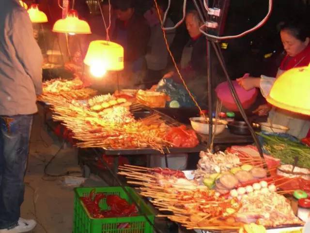 昆明最销魂的12个夜市，烧烤、撸串儿，好吃的夜生活都在这里！