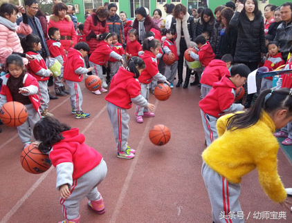 传球接力教案中班(运动会游戏｜幼儿园大中小班运动会，各班适合的游戏都在这里)