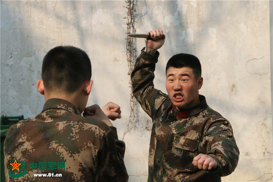 帅气的杠上敬礼,看哪个特技动作你会做?