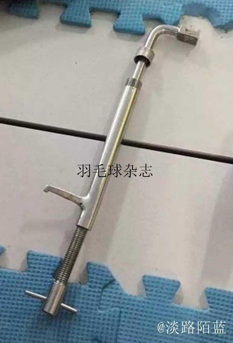 yonex专卖店可不可以拉线(李龙大亲自示范手工穿线，这是一条关于穿线法的纯干货！)