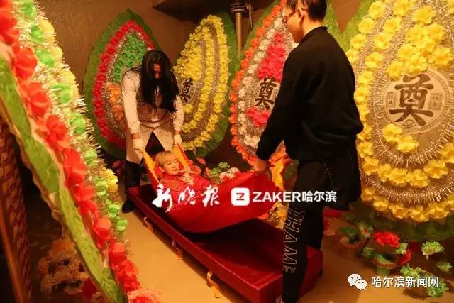 世上没有活人知道 “死亡” 是什么感受？现在有了｜女记者“之死”全记录（图片可能引起不适，慎入）