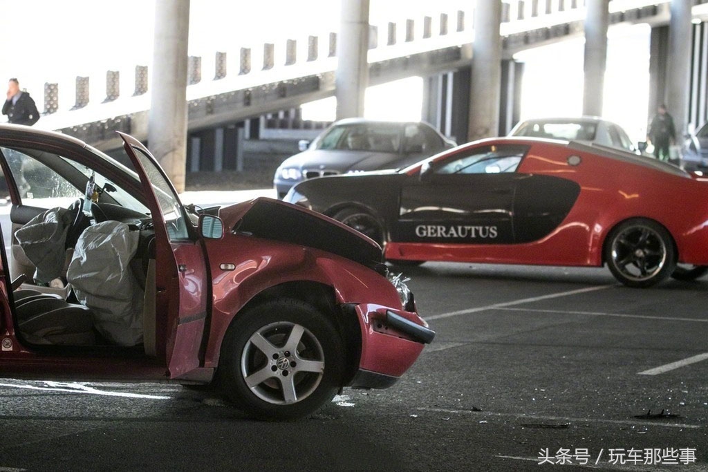 高尔夫撞到“布加迪” 价值三千万的超跑原来是A6