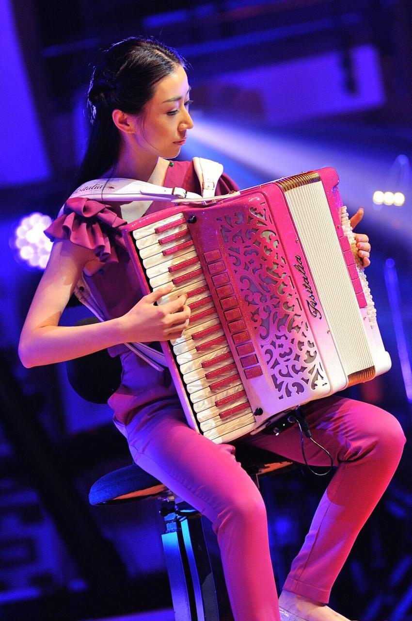 查尔达什舞曲世界杯(不锋专访-青年手风琴演奏家-张月明)