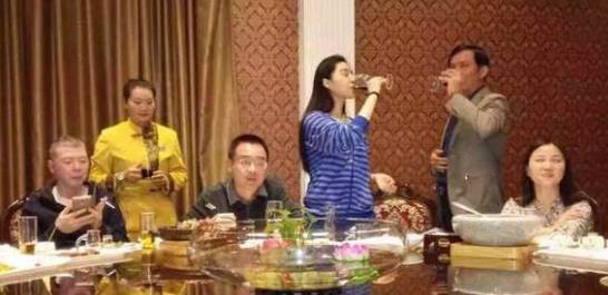 我和春天有个约会袁姗姗(《云巅之上2》揭秘戏里戏外娱乐圈潜规则 都有谁是“白百合”？)