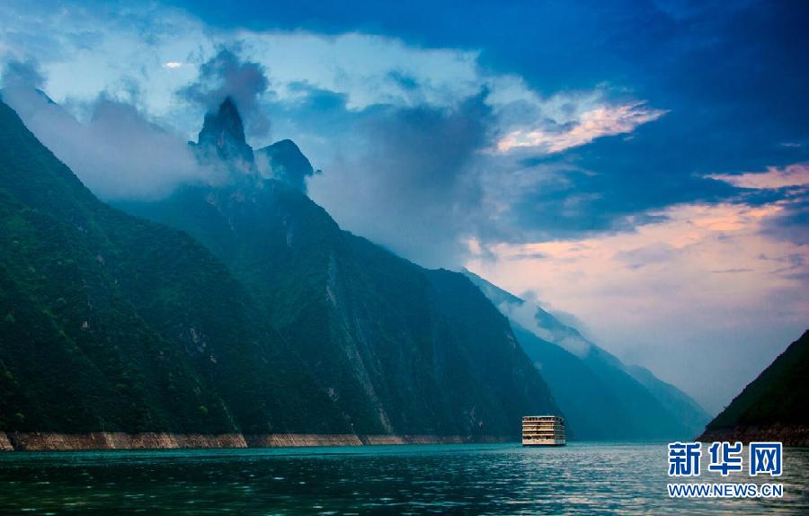 除却巫山不是云 长江三峡巫山境内现烟雨巫峡美景