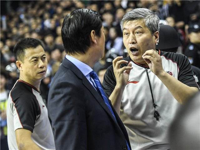 以前nba进球后为什么停表(细心的你有没有发现，CBA联赛经常会偷时间？真相在这里！)