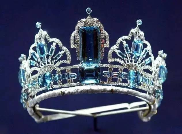 海蓝宝价格皇室冠冕上闪耀的灵魂