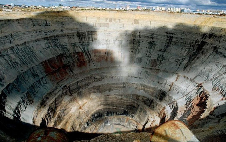 这个世界上第二大的钻石矿场，曾经不允许外人进入如今成景点！