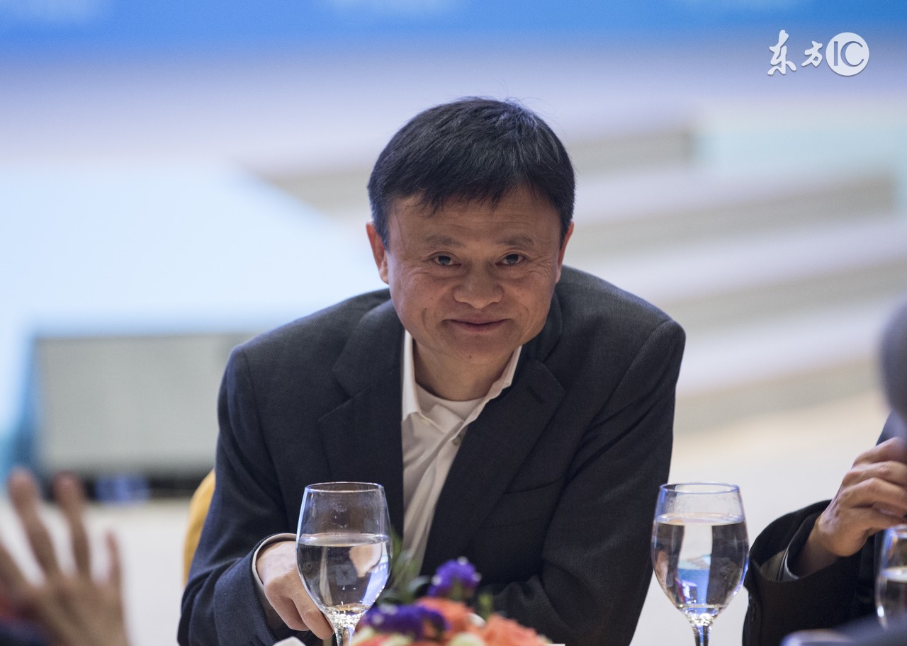 微信可刷医保卡、王健林的生意经、顺丰布局欠发达地区、