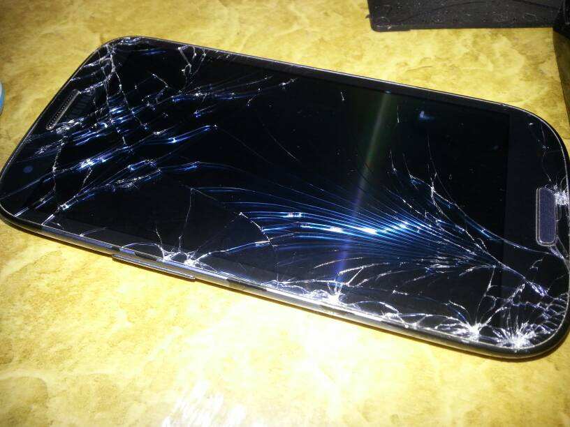 oppor9手机摔坏的图片(有几个品牌的手机是特容易碎屏的) - 赤虎壹号