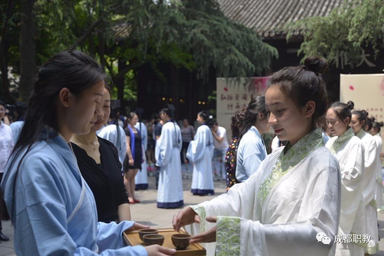 最美职校校长专访(一):四川省成都市青苏职业中专学校校长张涛