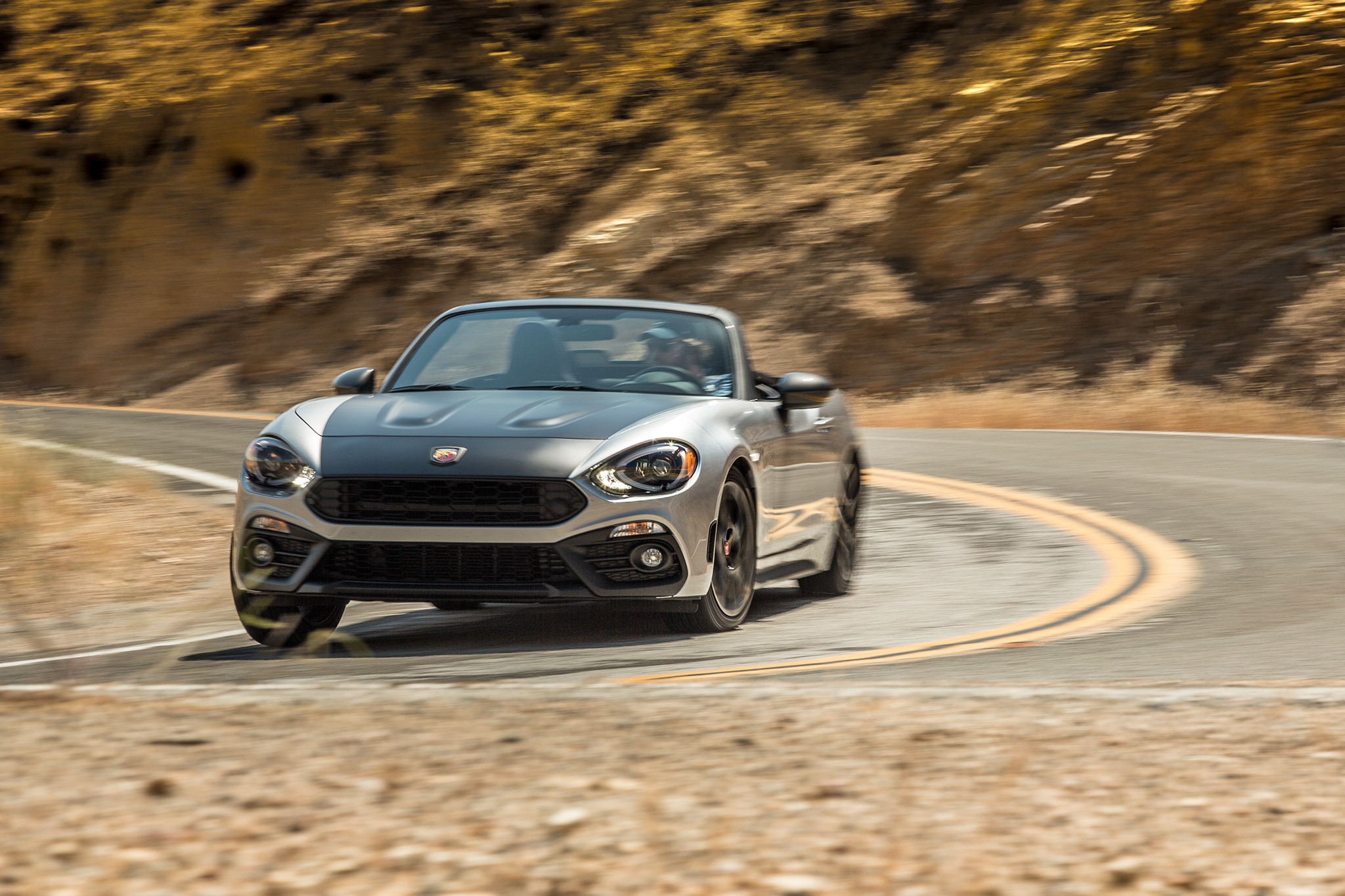 关于入门级超跑,你还在纠结日系?省省吧,这款菲亚特更有诚意!