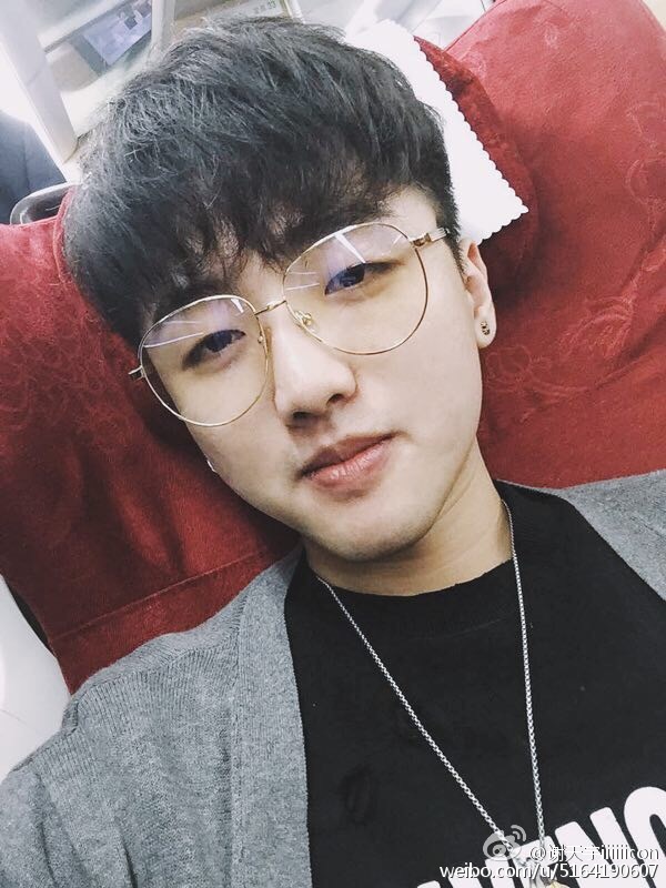 LoL赛程空窗小盘点：LPL各大战队的“颜值担当”
